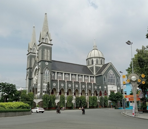 BinhDuong 01 NhaThoPhuCuong LHU